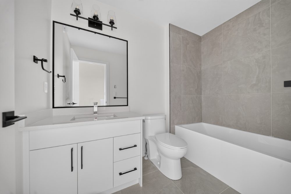 Second full bathroom with tub